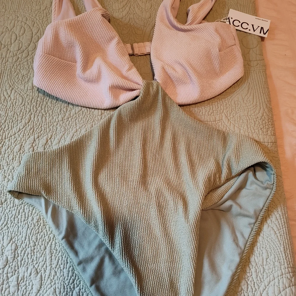 Vero Moda Pink and Green Textured Fabric - Picture 2 of 7